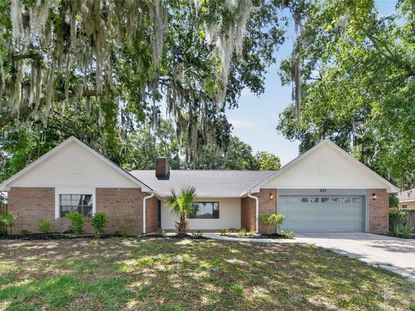 637 W LAKESHORE DRIVE, CLERMONT, FL 34711