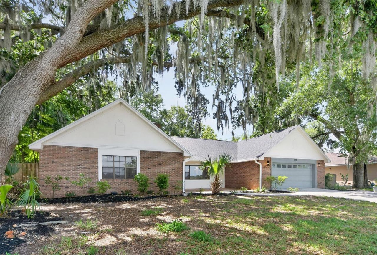 637 W Lakeshore Drive, Clermont, FL 34711 Photo