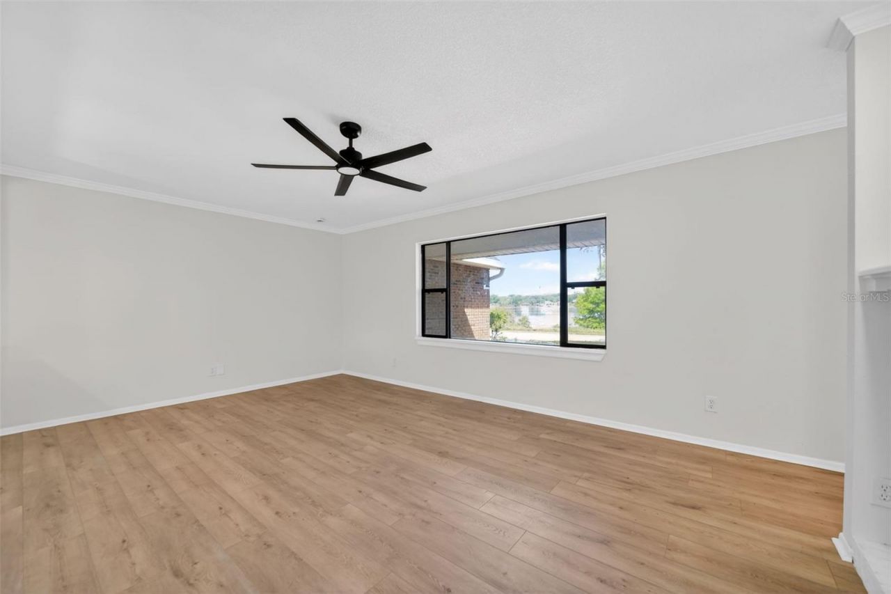 637 W Lakeshore Drive, Clermont, FL 34711 Photo