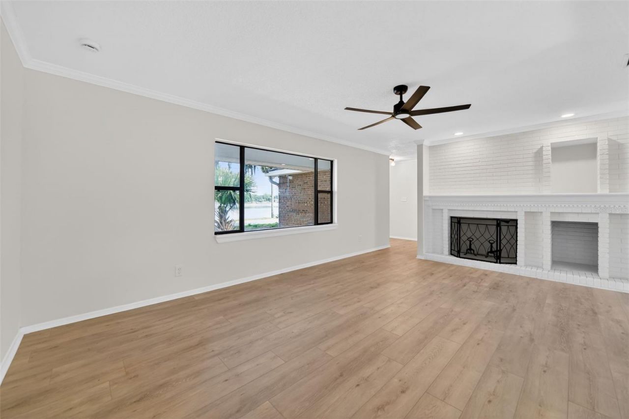 637 W Lakeshore Drive, Clermont, FL 34711 Photo