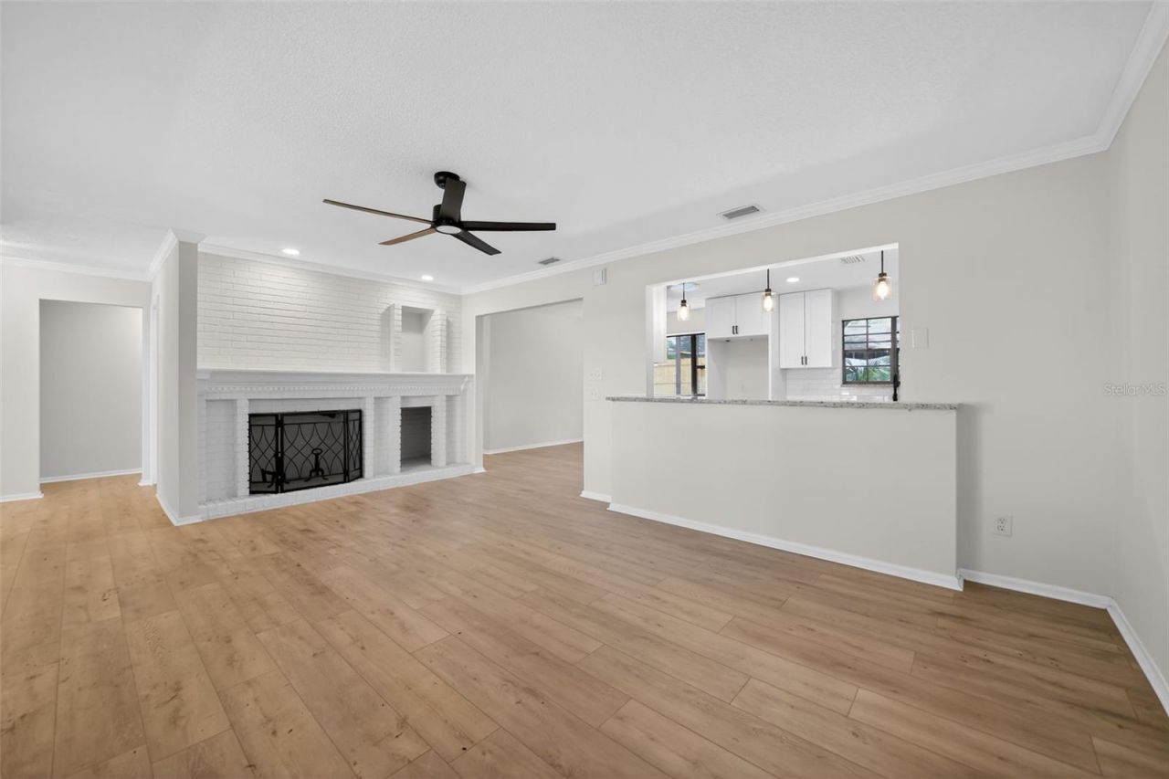 637 W Lakeshore Drive, Clermont, FL 34711 Photo
