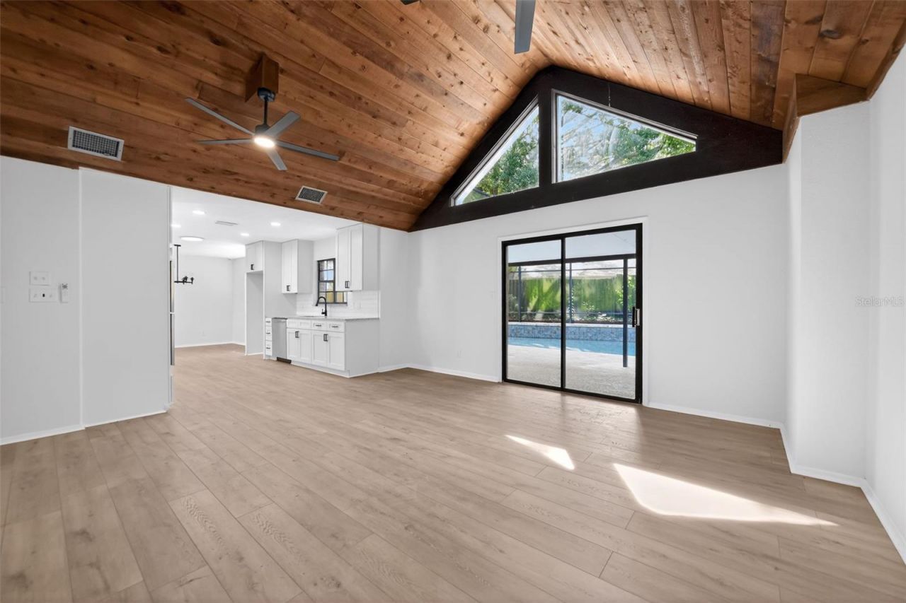 637 W Lakeshore Drive, Clermont, FL 34711 Photo