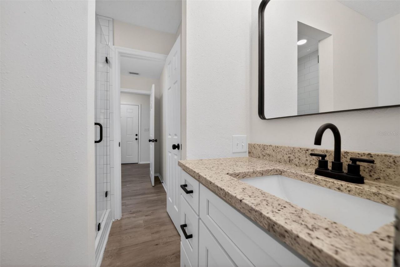 637 W Lakeshore Drive, Clermont, FL 34711 Photo