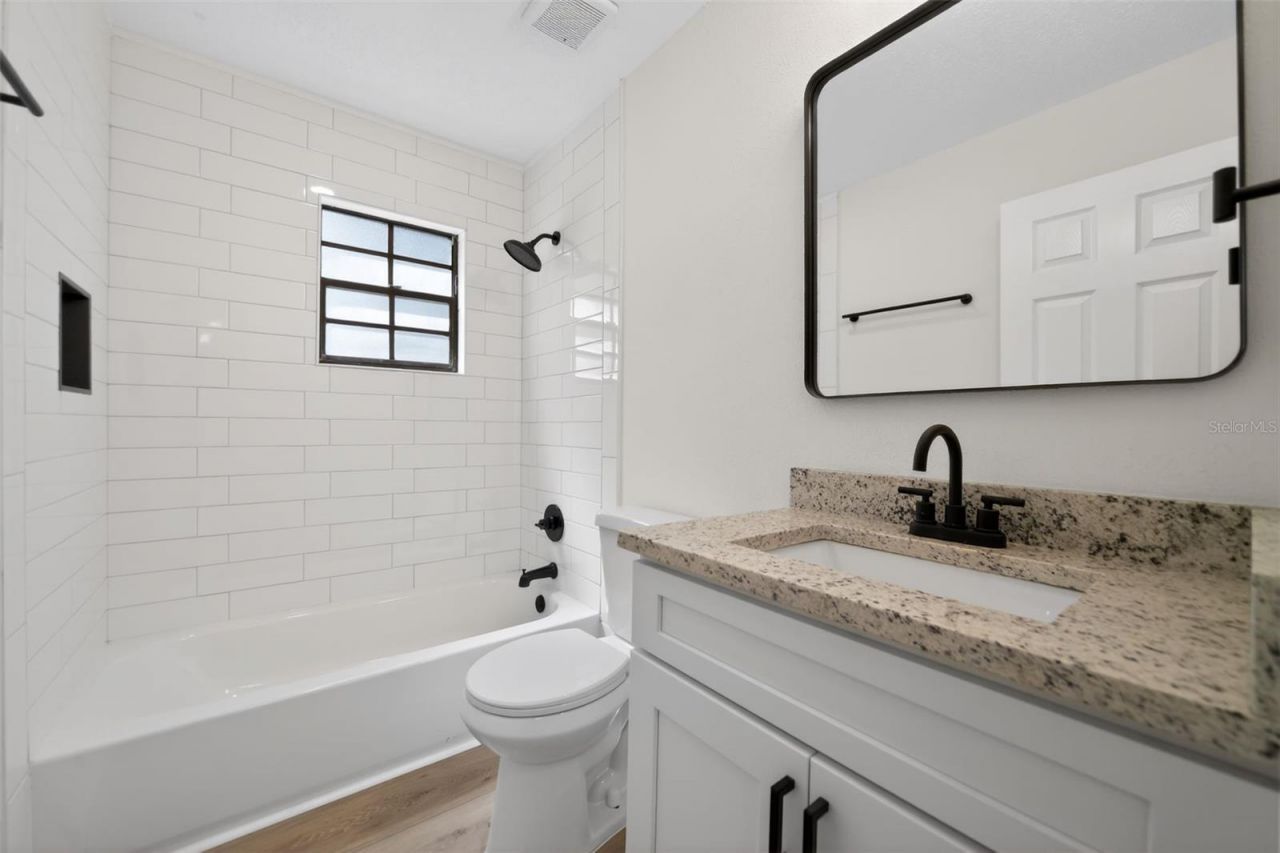 637 W Lakeshore Drive, Clermont, FL 34711 Photo