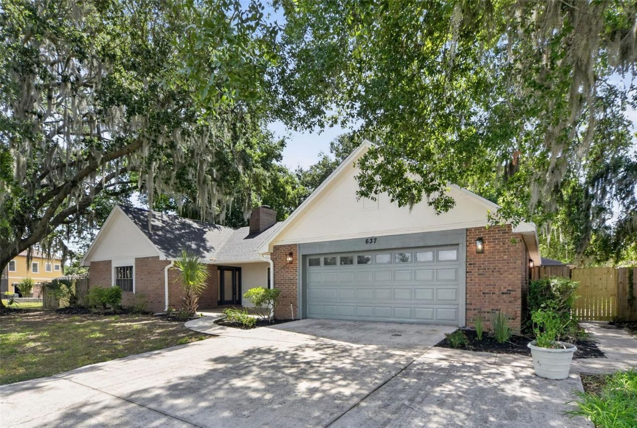 637 W Lakeshore Drive, Clermont, FL 34711 Photo