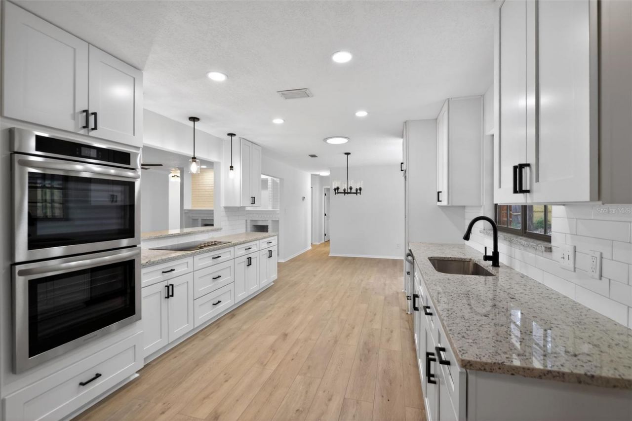637 W Lakeshore Drive, Clermont, FL 34711 Photo