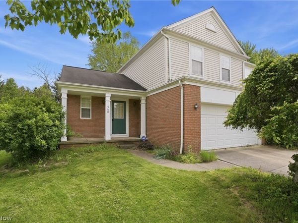 560 Canterbury Lane , Sagamore Hills, OH 44067