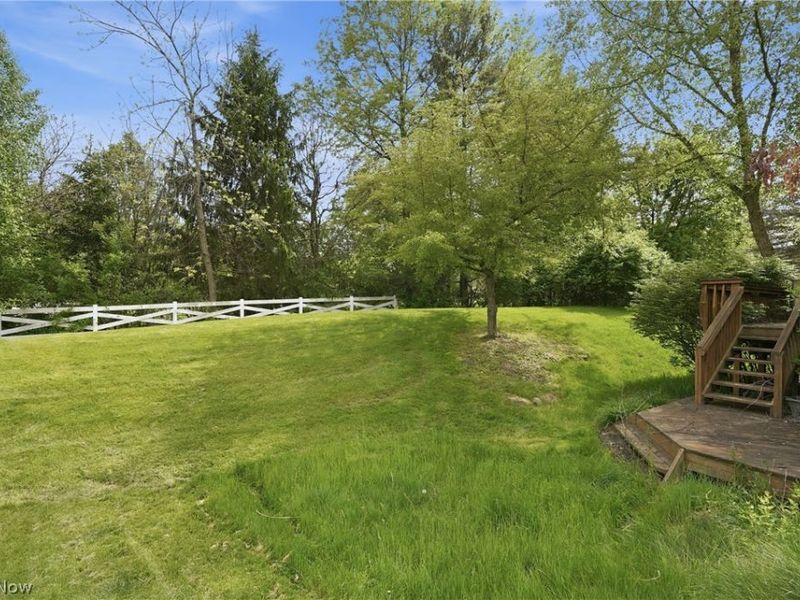 560 Canterbury Lane, Sagamore Hills, OH 44067 Photo 16