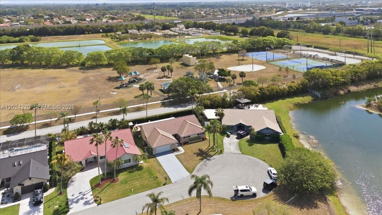 6520 Olde Moat Way, Davie, FL 33331 Photo