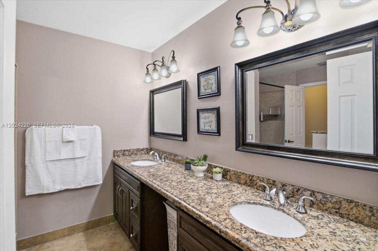 6520 Olde Moat Way, Davie, FL 33331 Photo