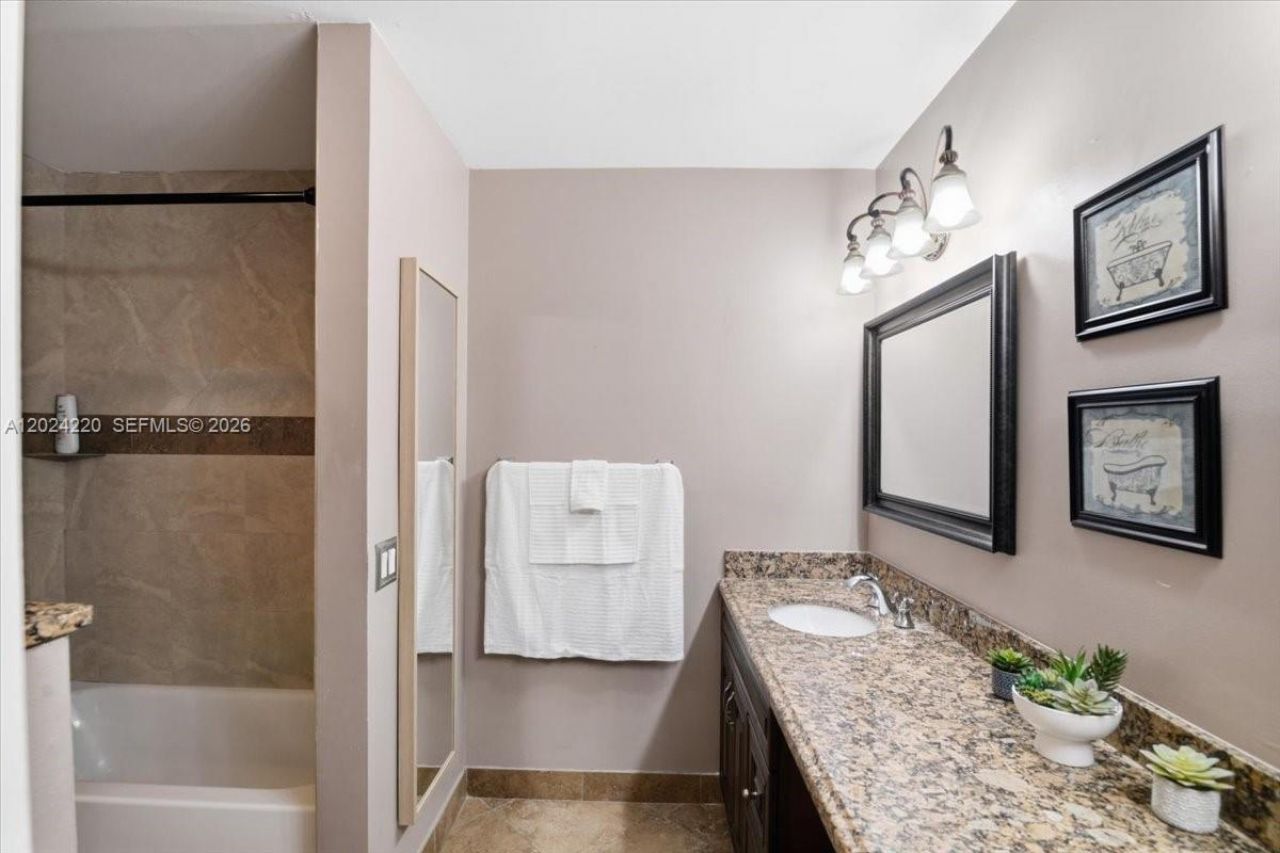 6520 Olde Moat Way, Davie, FL 33331 Photo