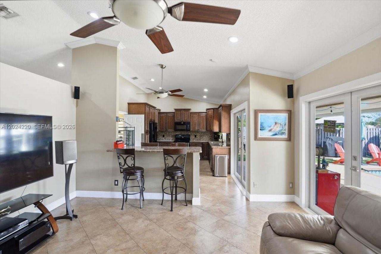 6520 Olde Moat Way, Davie, FL 33331 Photo