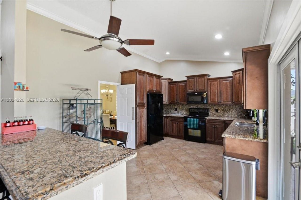 6520 Olde Moat Way, Davie, FL 33331 Photo