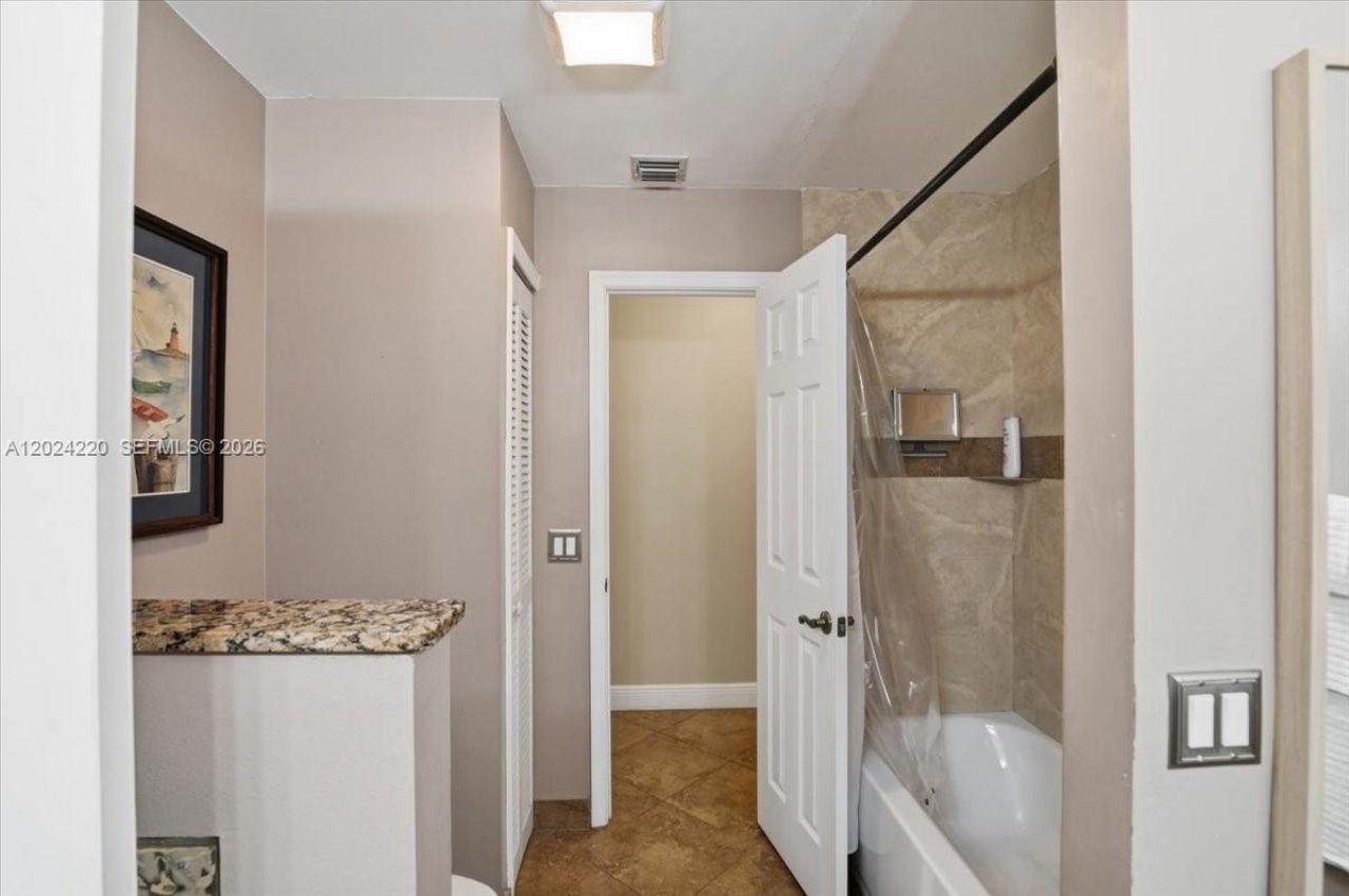 6520 Olde Moat Way, Davie, FL 33331 Photo