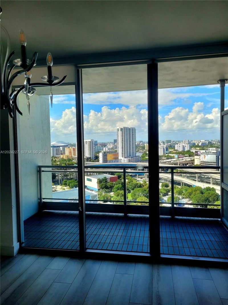 90 SW 3rd St, Unit 2208, Miami, FL 33130 Photo