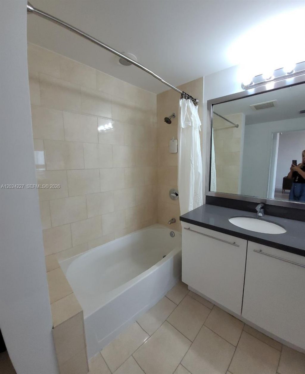 90 SW 3rd St, Unit 2208, Miami, FL 33130 Photo