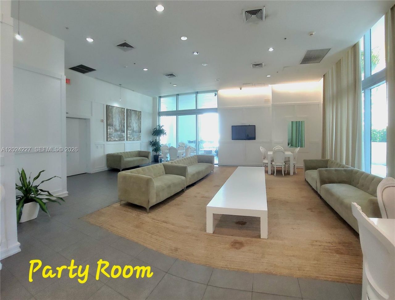 90 SW 3rd St, Unit 2208, Miami, FL 33130 Photo