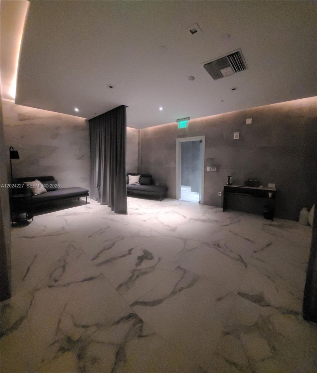90 SW 3rd St, Unit 2208, Miami, FL 33130 Photo