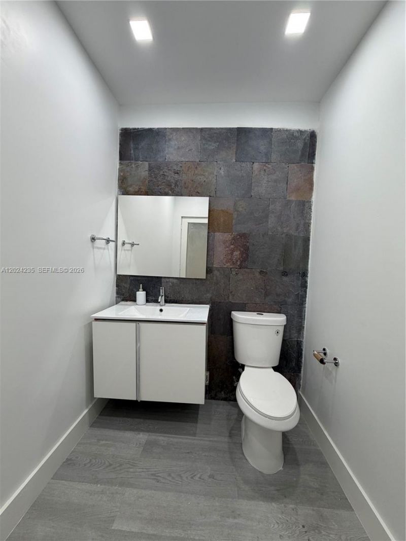 9450 NW 58th St , Unit 3, Doral, FL 33178 Photo
