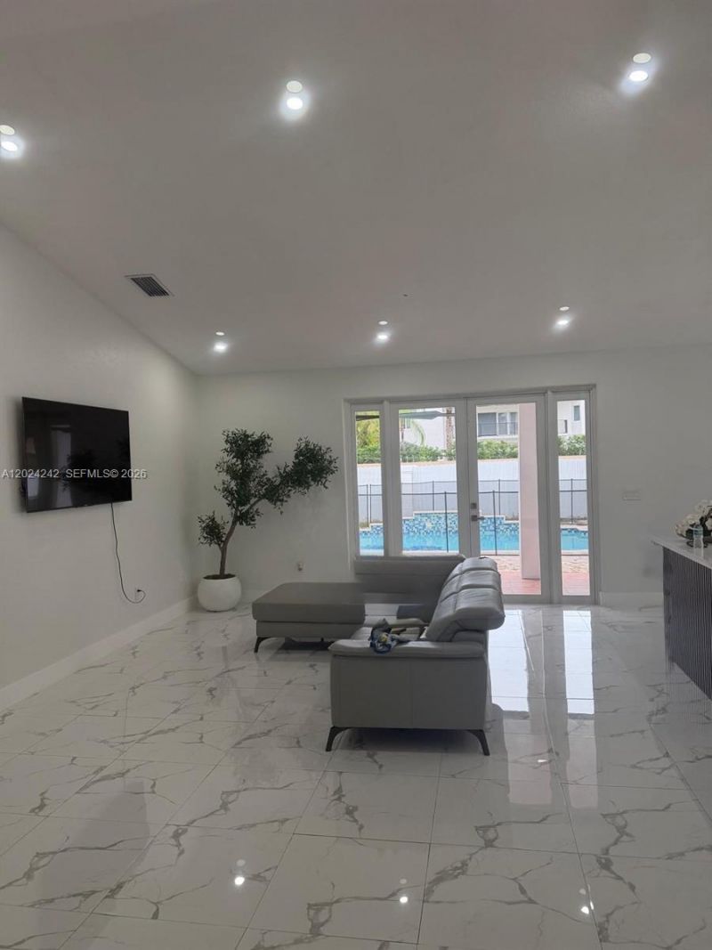 16911 NW 87th Ct, Miami Lakes, FL 33018 Photo