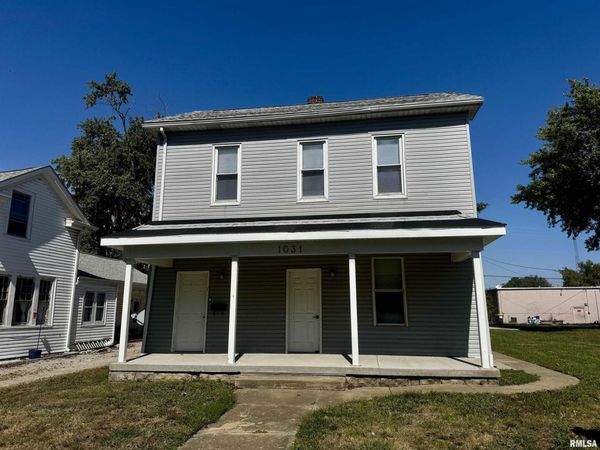1031 FRANKLIN Street , Carlyle, IL 62231