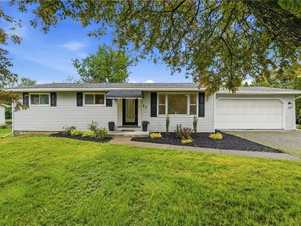 17 Shenango Rd, New Castle, PA 16105