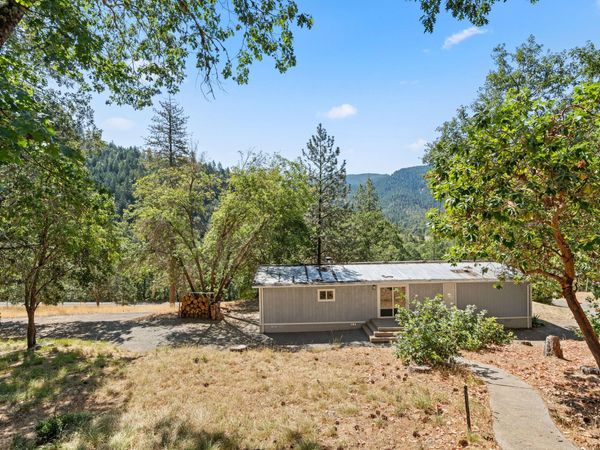 18505 E Evans Creek Road, Rogue River, OR 97537