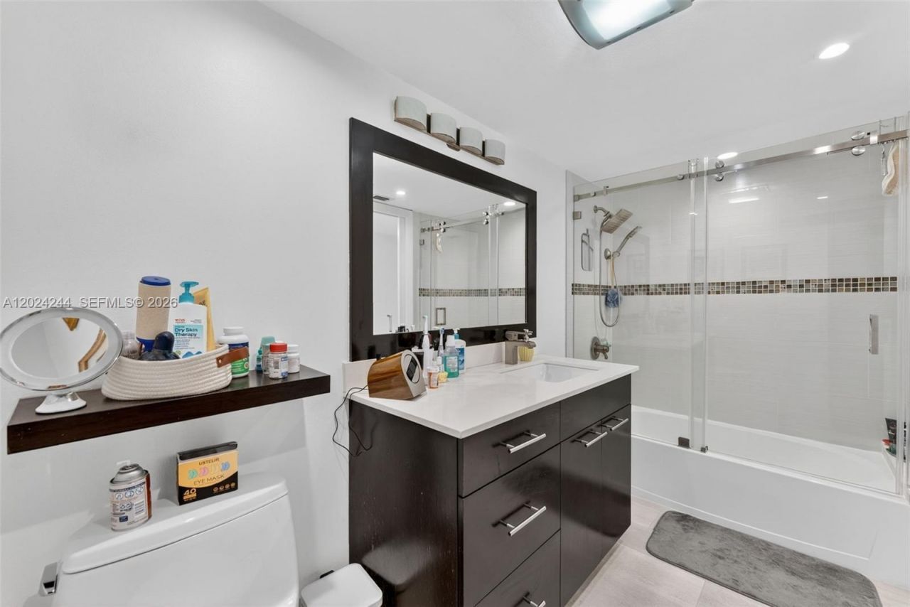 300 Three Islands Blvd , Unit 710, Hallandale Beach, FL 33009 Photo