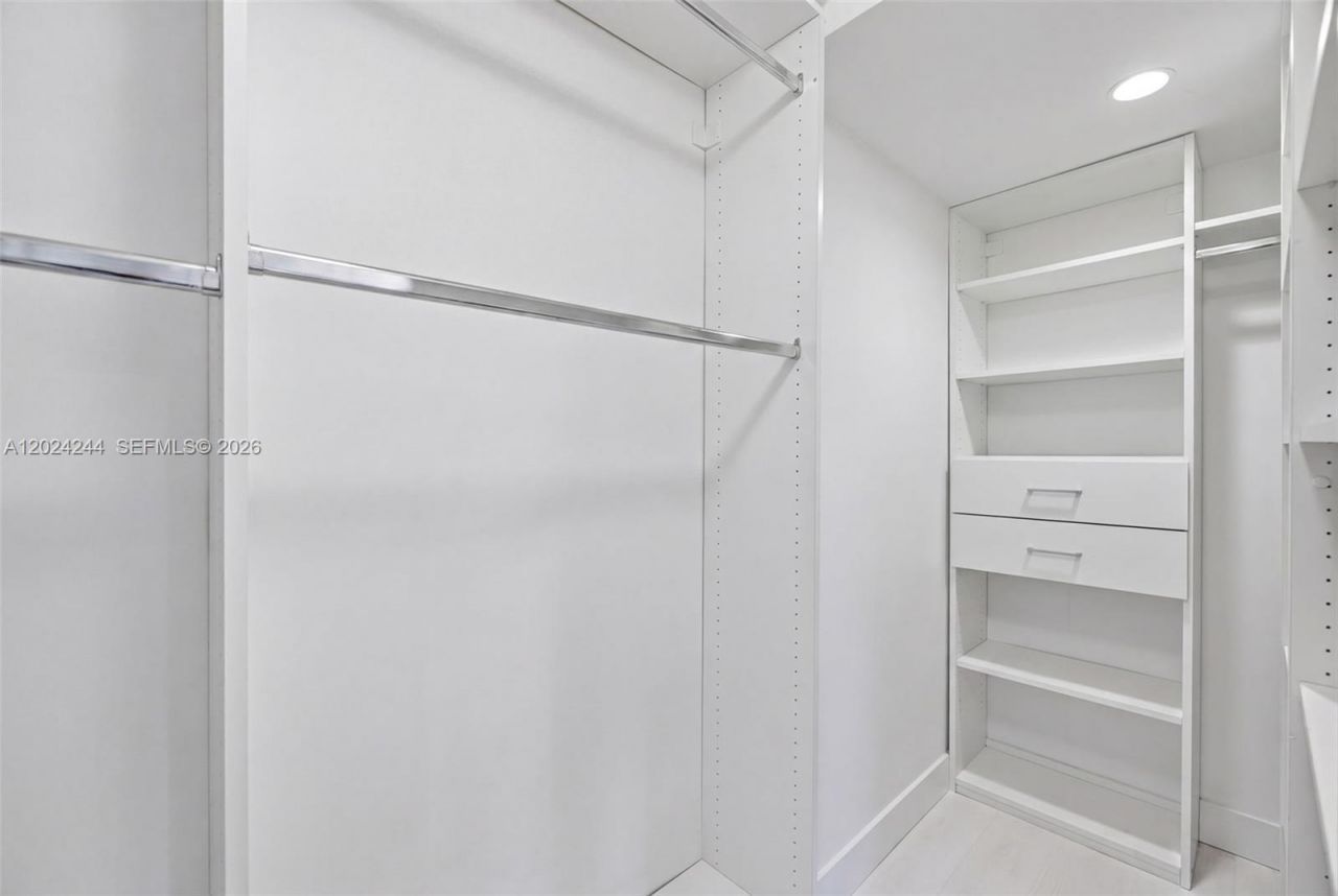 300 Three Islands Blvd , Unit 710, Hallandale Beach, FL 33009 Photo