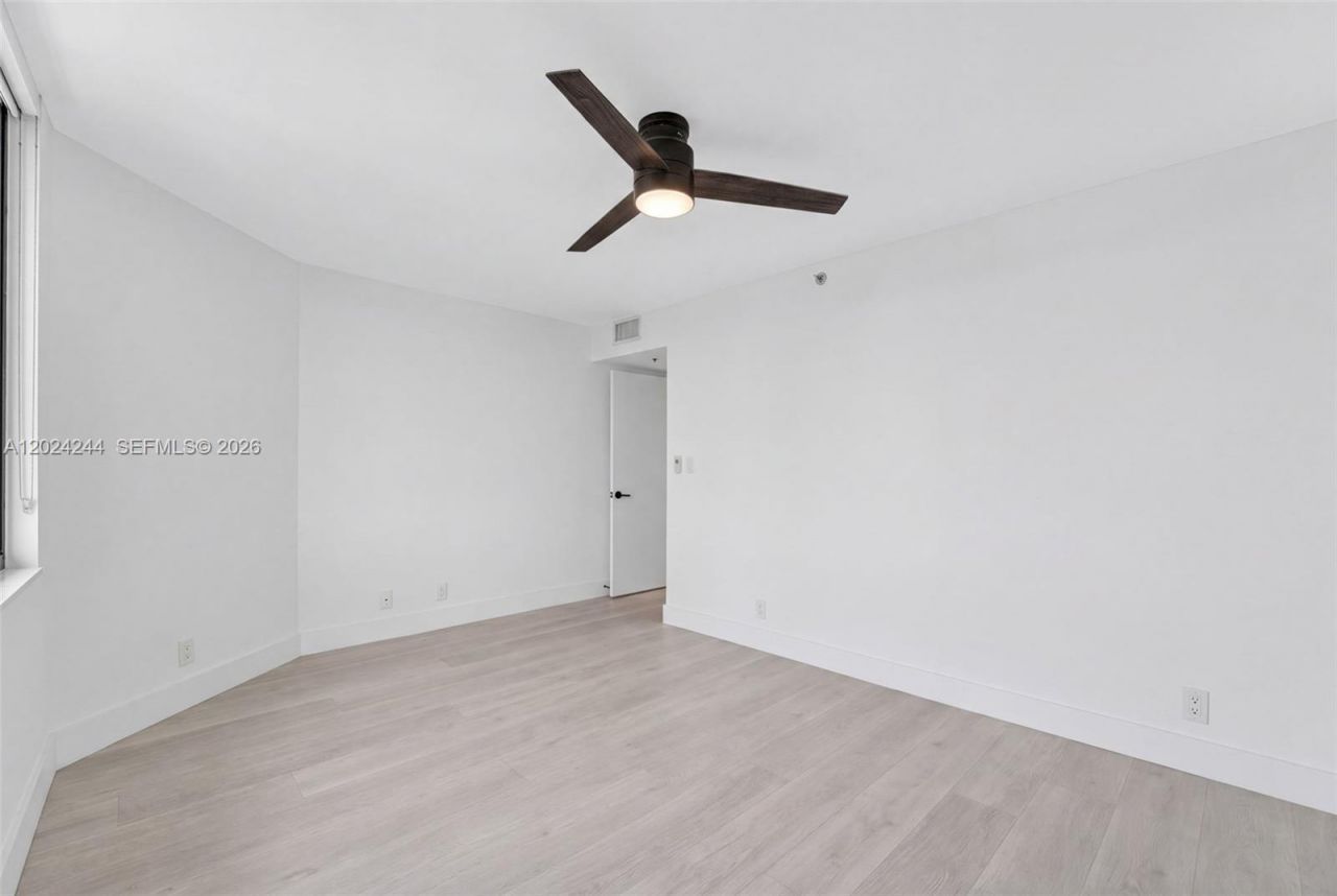 300 Three Islands Blvd , Unit 710, Hallandale Beach, FL 33009 Photo