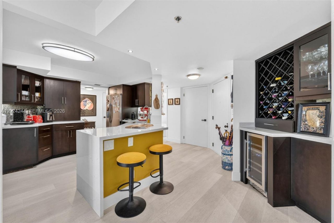 300 Three Islands Blvd , Unit 710, Hallandale Beach, FL 33009 Photo