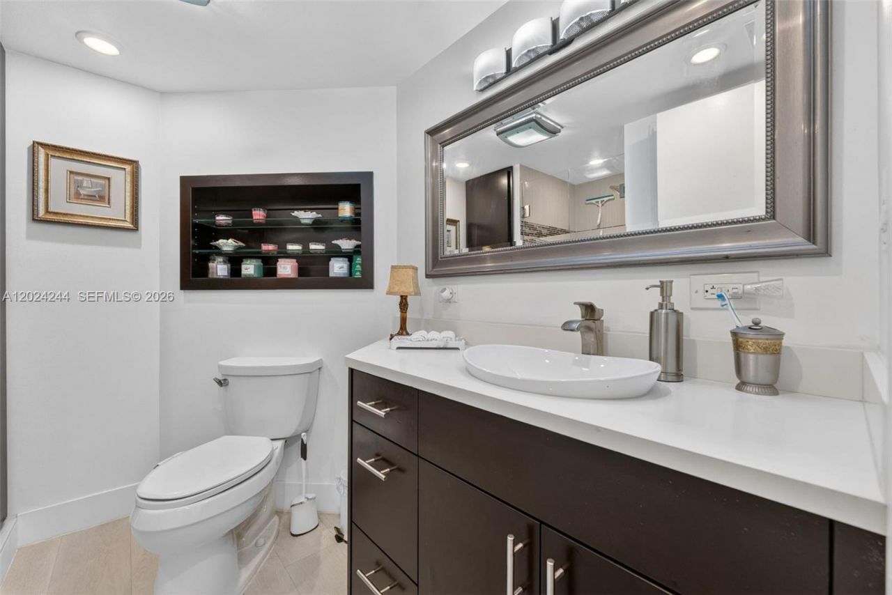 300 Three Islands Blvd , Unit 710, Hallandale Beach, FL 33009 Photo