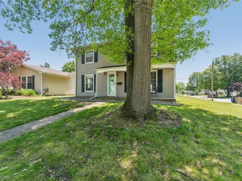2369 Frederick Drive, Cuyahoga Falls, OH 44221 Photo 2