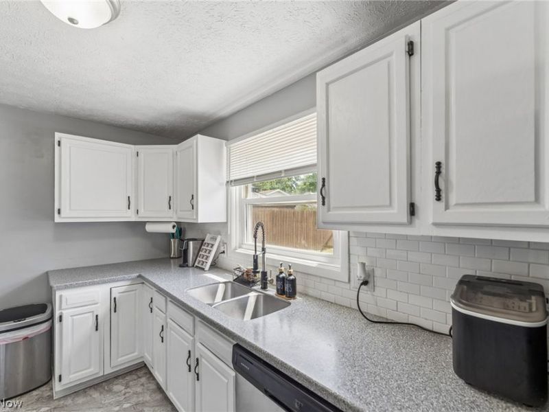 2369 Frederick Drive, Cuyahoga Falls, OH 44221 Photo 9