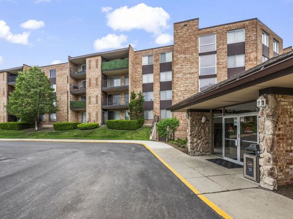1103 S Hunt Club Drive , Unit 126, Mount Prospect, IL 60056