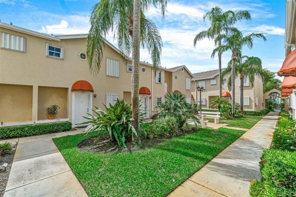 338 Waterside Drive, Hypoluxo, FL 33462 Photo