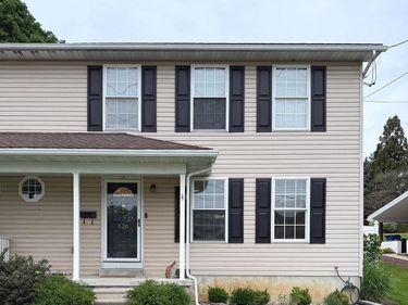 126 S FRONT STREET, WOMELSDORF, PA 19567