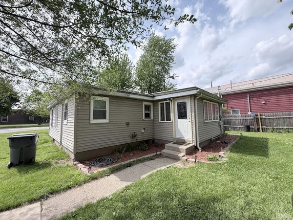 1422 S Tenth Street, Goshen, IN 46526