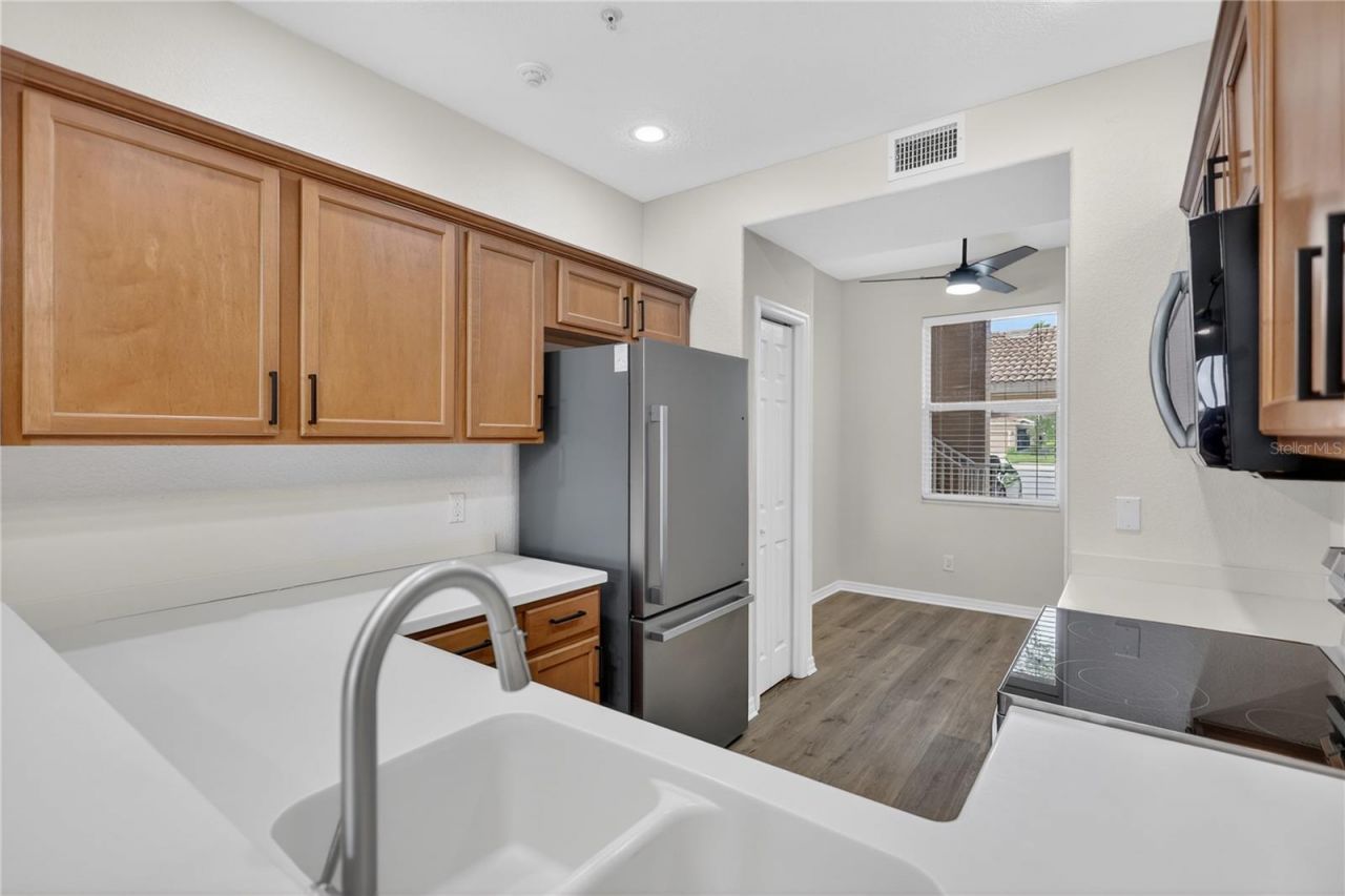 915 Fairwaycove Lane, Unit 101, Bradenton, FL 34212 Photo
