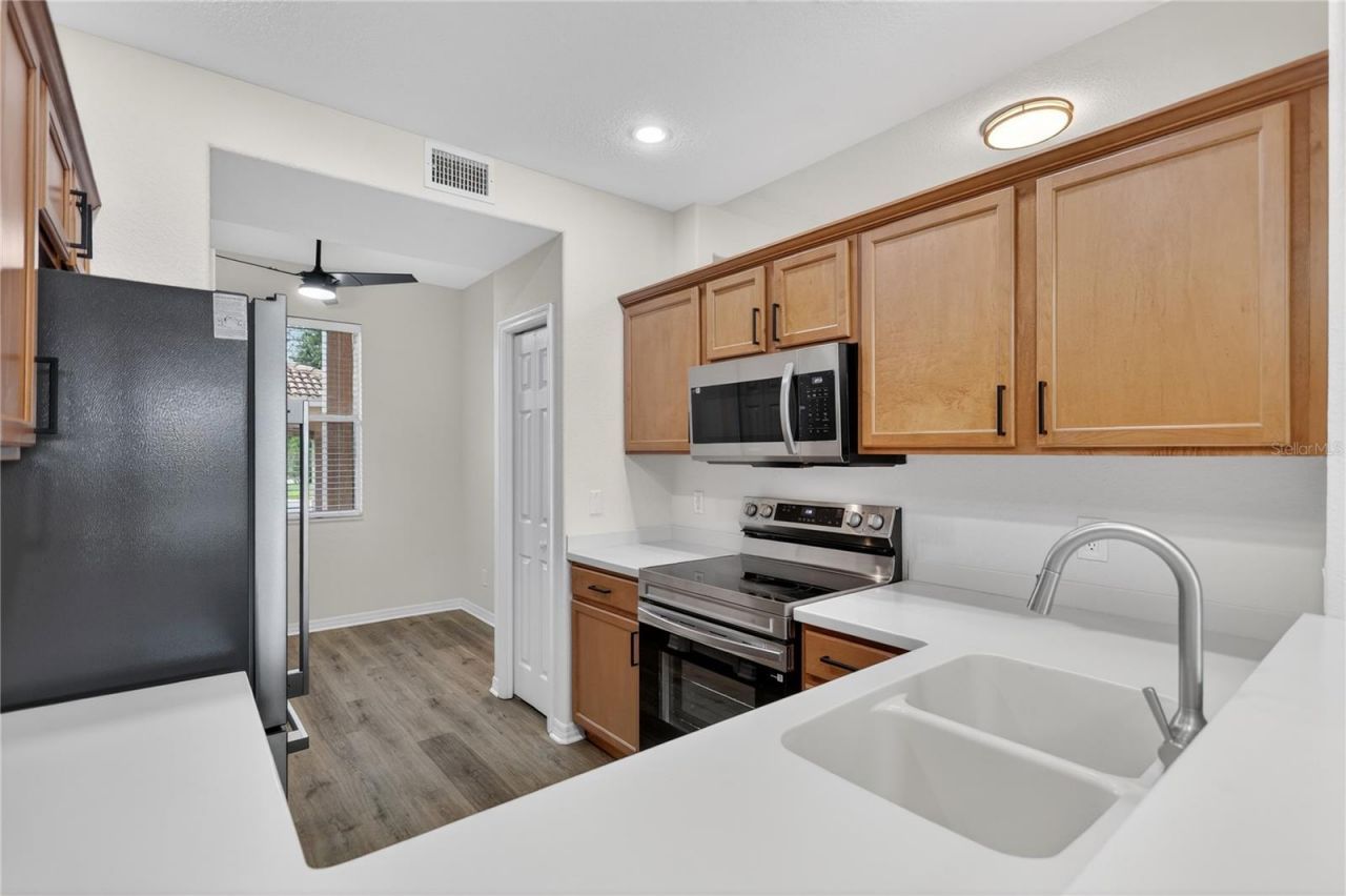 915 Fairwaycove Lane, Unit 101, Bradenton, FL 34212 Photo