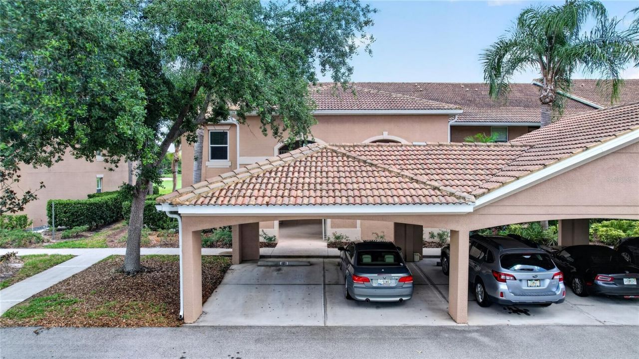 915 Fairwaycove Lane, Unit 101, Bradenton, FL 34212 Photo