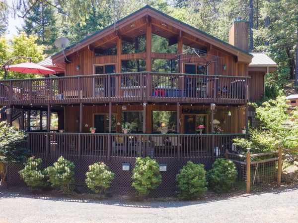 856 Green Tree Loop, Grants Pass, OR 97527