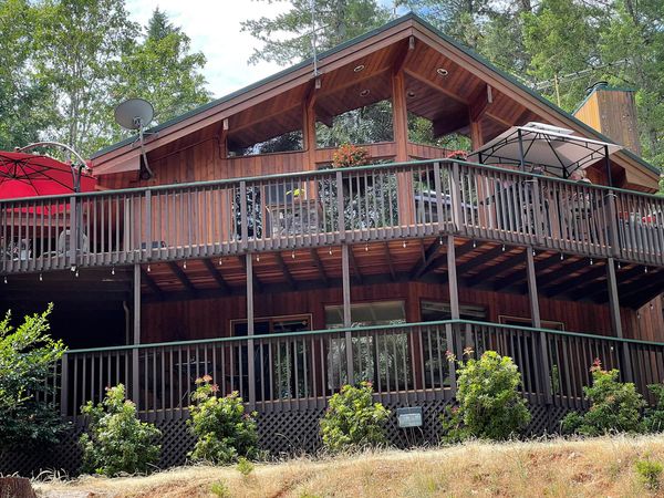 856 Green Tree Loop, Grants Pass, OR 97527