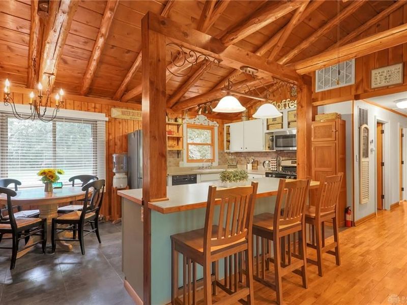 1401 E Choctaw Drive, London, OH 43140 Photo 5