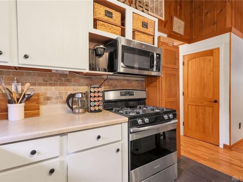 1401 E Choctaw Drive, London, OH 43140 Photo 8
