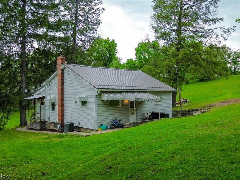 136 E Wheeling Street, Cadiz, OH 43907 Photo 2