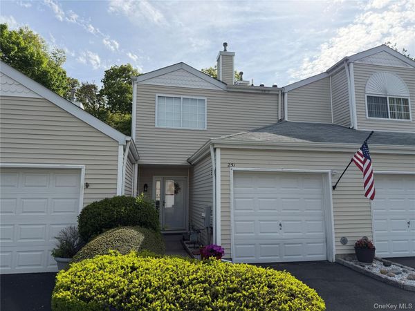 251 Barn Swallow Court, Manorville, NY 11949