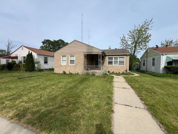 5076 N 20th St, Milwaukee, WI 53209