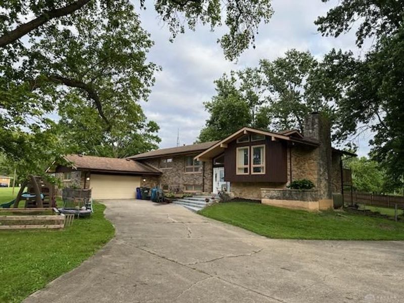 7356 Dayton Farmersville Road, Dayton, OH 45417 Photo 1