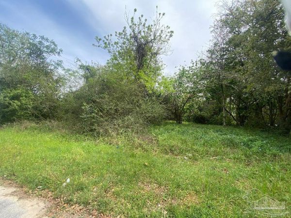 211 Crescent Dr, Pensacola, FL 32503